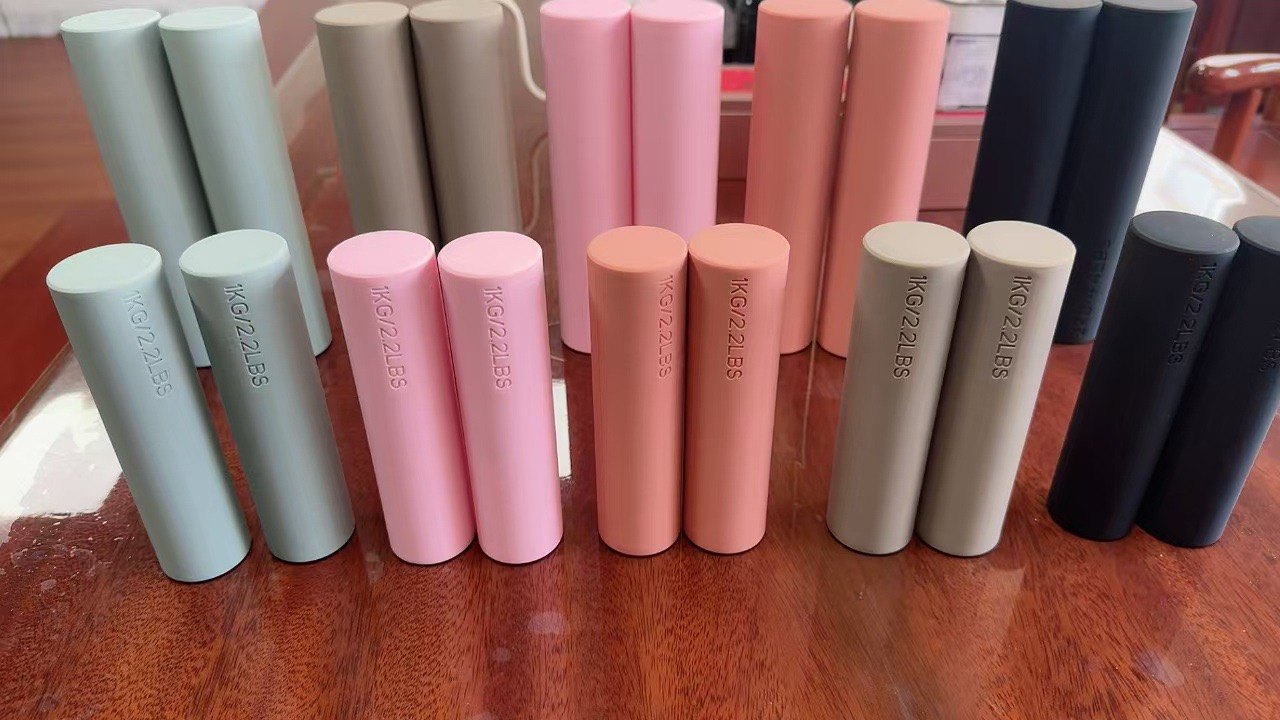 Real flat-end silicone dumbbell samples in multiple colors