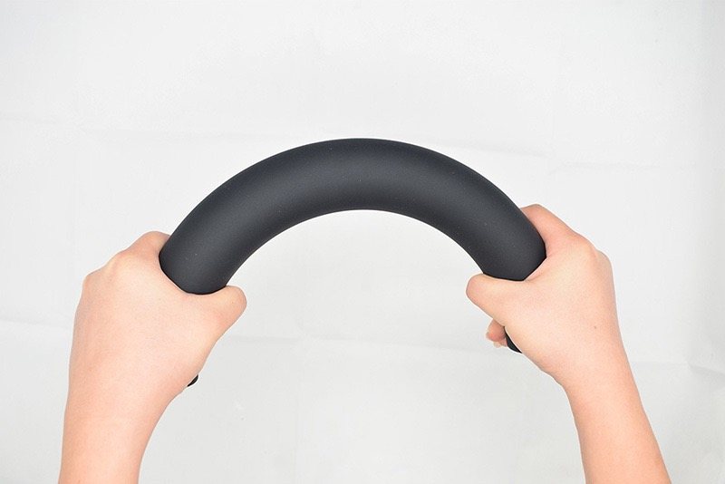 Semi-round silicone dumbbell held with two hands