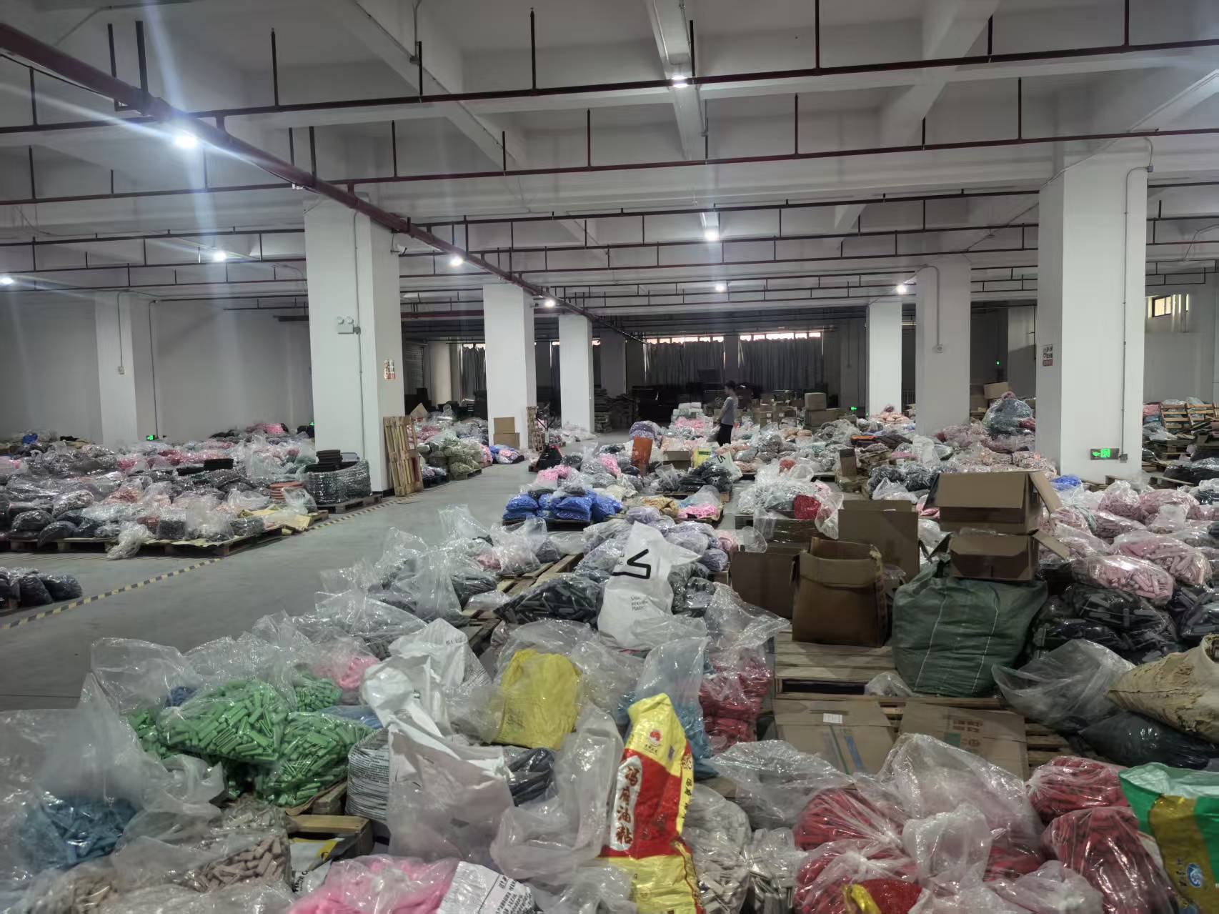 factory warehouse for silicone fitness accessories manufacturing