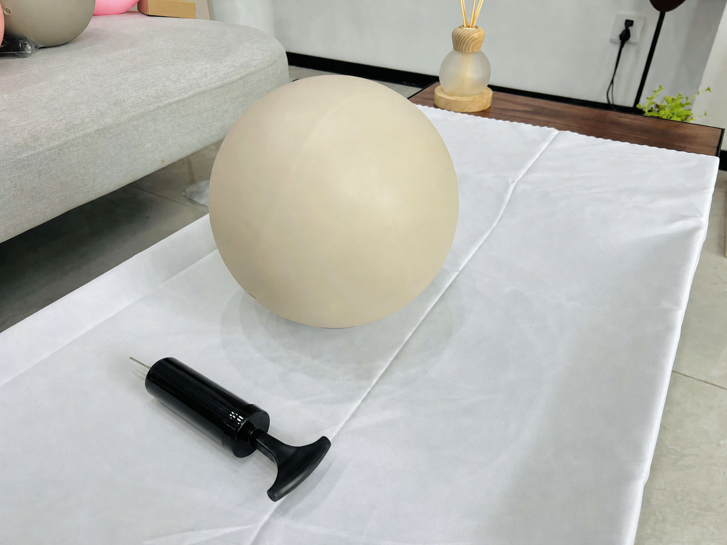 20cm PVC Pilates ball with hand pump